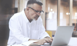 Lý do tỷ lệ sinh viên chọn học trực tuyến gia tăng